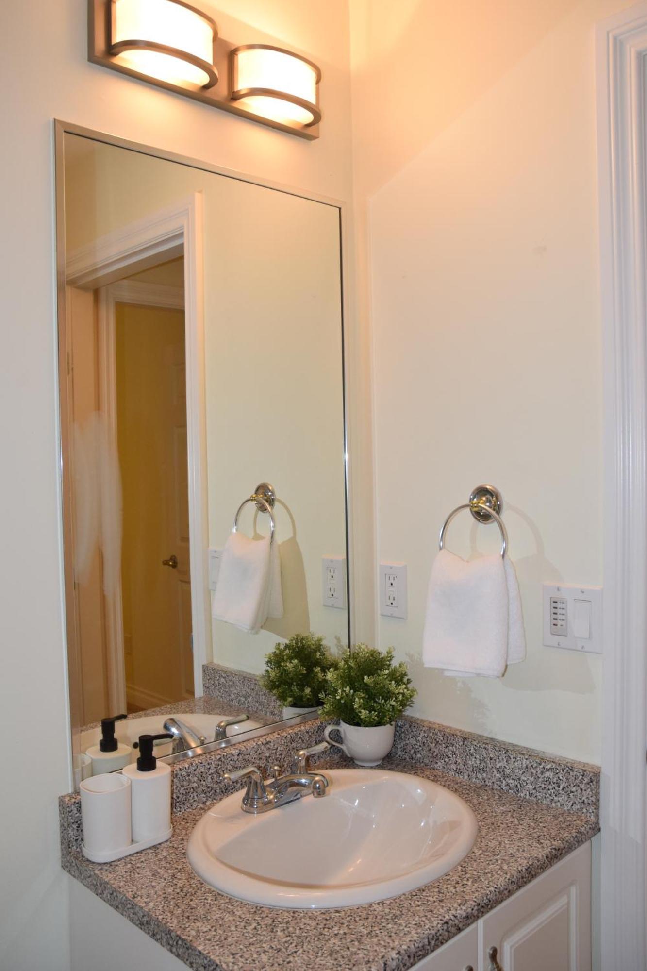 A Private Suite In Port Moody Exterior photo